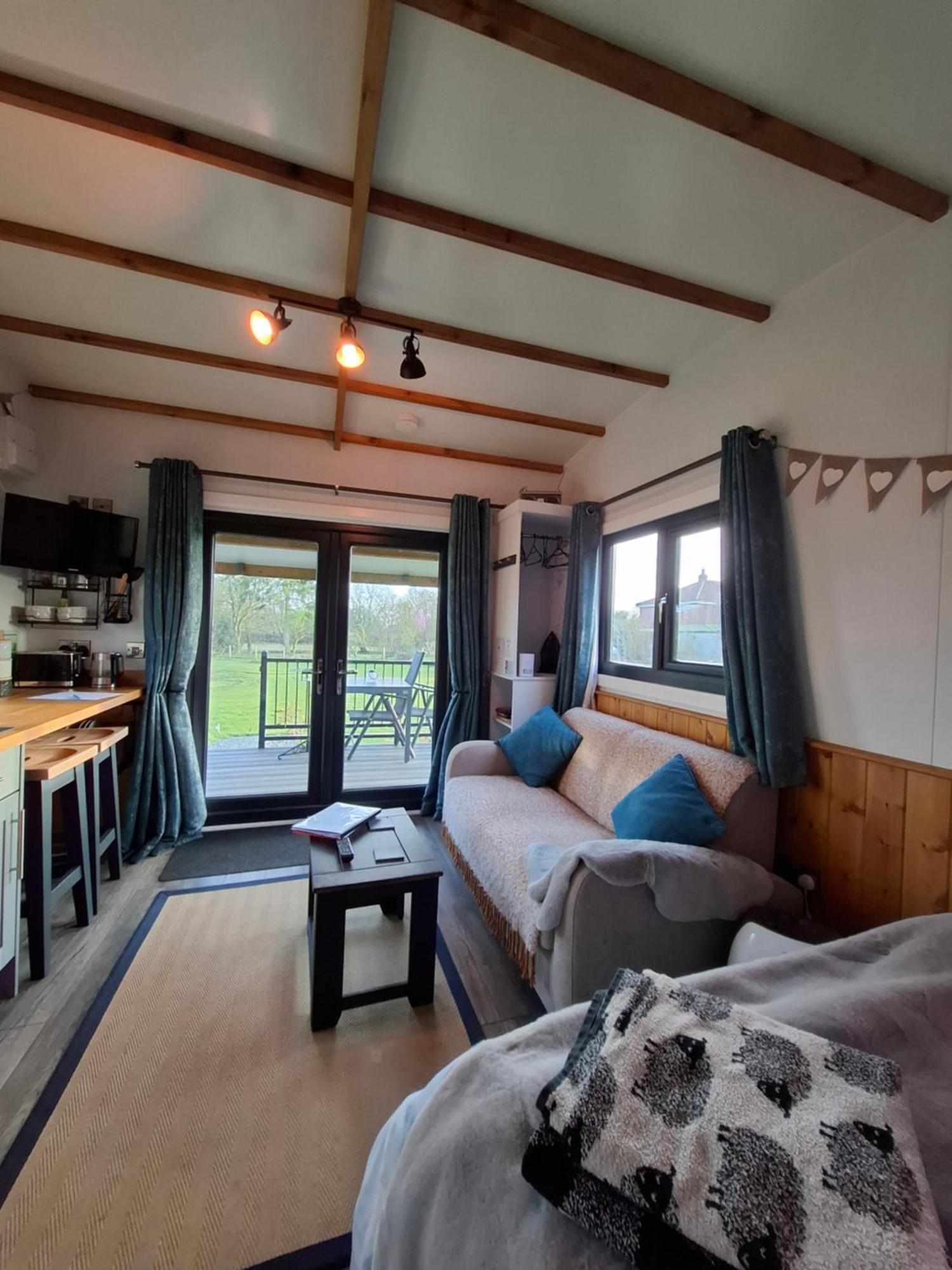 Peppercorn Pod At Beck House Glamping Hotel Salmonby ภายนอก รูปภาพ